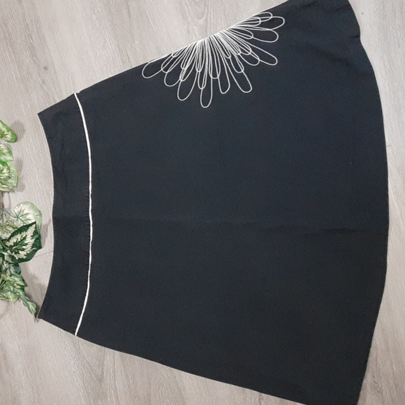 Context Flower Skirt - Picture 4 of 12